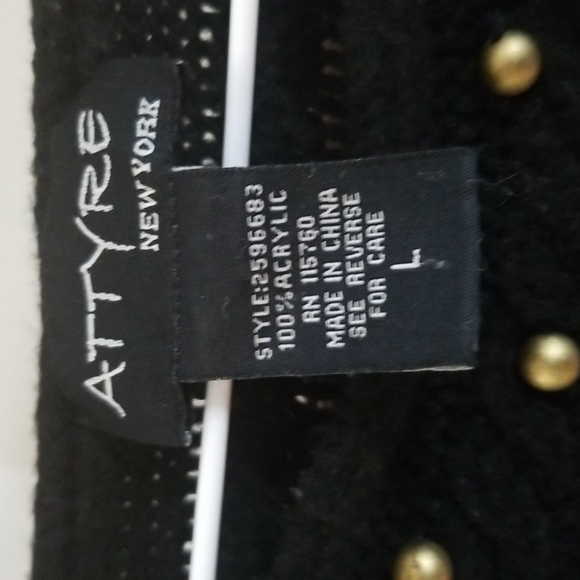 Attyre New York Short Sleeve pullover Sweater - Picture 2 of 3